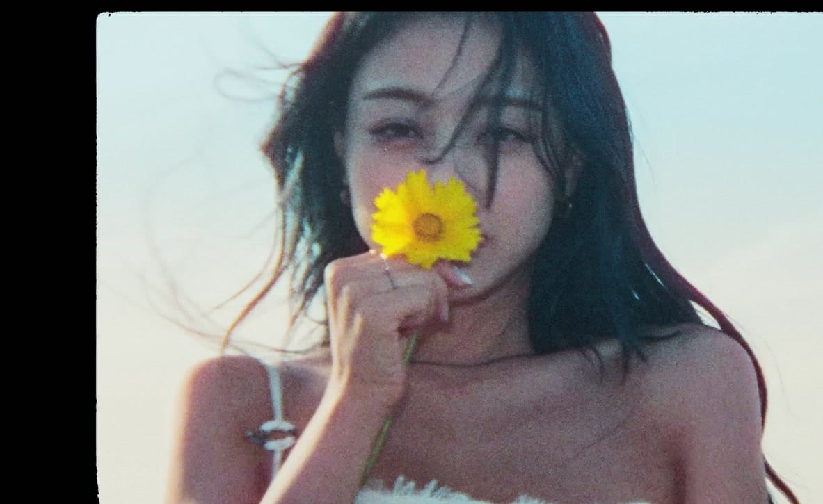 Jihyo (TWICE) khiến fan trầm trồ với vóc dáng săn chắc trong ảnh Instagram mới nhất