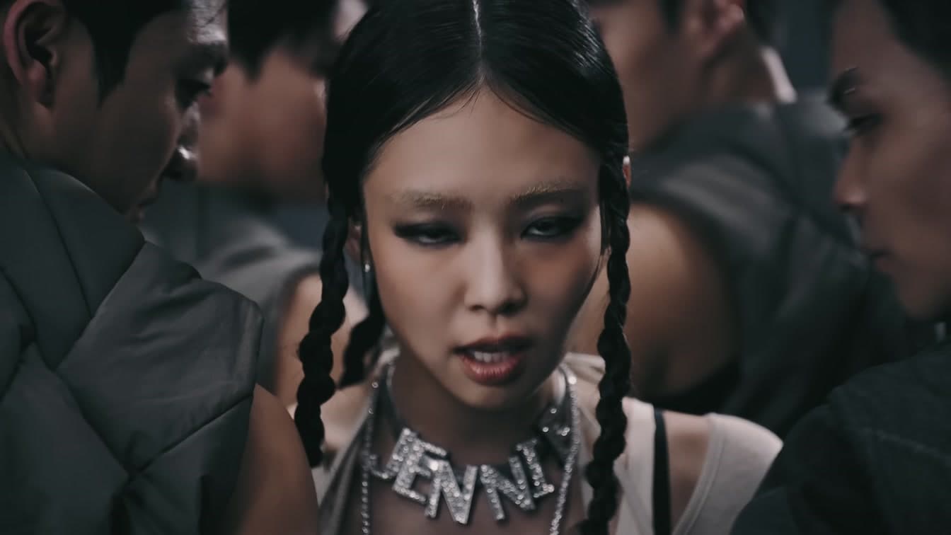 Para Penggemar Tak Bisa Berkata-kata Melihat Debut JENNIE di Frankies Bikinis