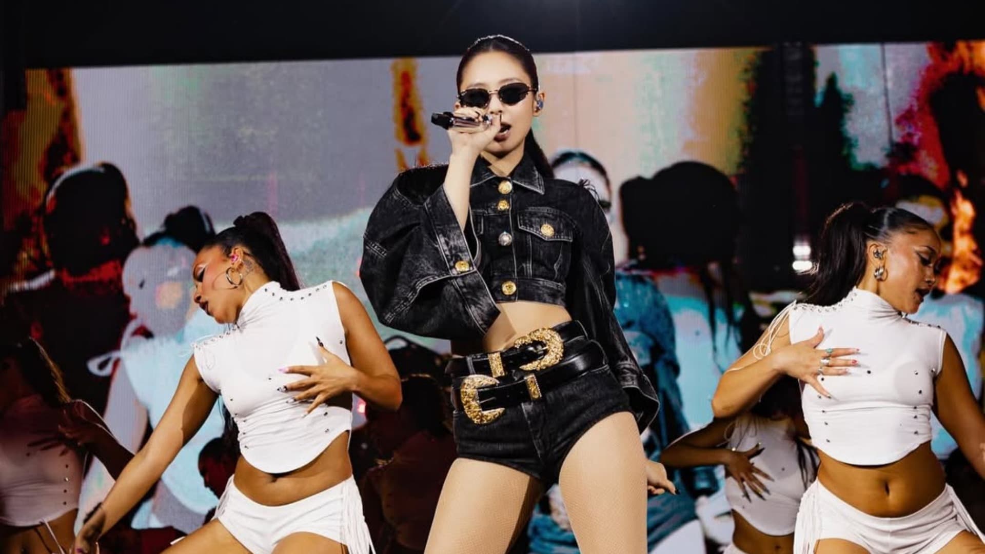 JENNIE Cetak Sejarah di ComplexCon sebagai Headliner Solo Wanita Pertama — Tampilkan Dracula Secara Live