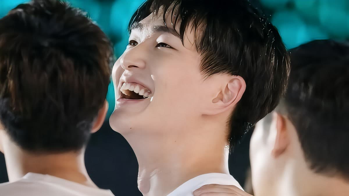 Onew SHINee Menyamar Sebagai Pelayan — Peminat Terbesar Langsung Tidak Perasan