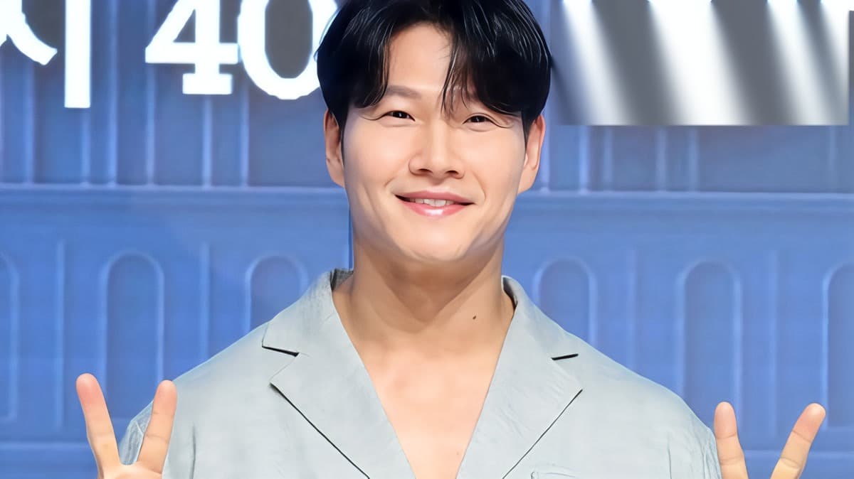 Kim Jong Kook Ternganga Melawat Ibu Pejabat Sci-Fi G-Dragon