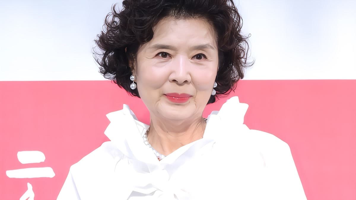 A los 75, la actriz Yoon Mira demuestra que la elegancia coreana no tiene fecha de vencimiento