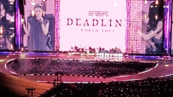 BLACKPINK, 스타드 드 프랑스를 불태우다: Deadline 월드투어 파리 공연 리뷰
