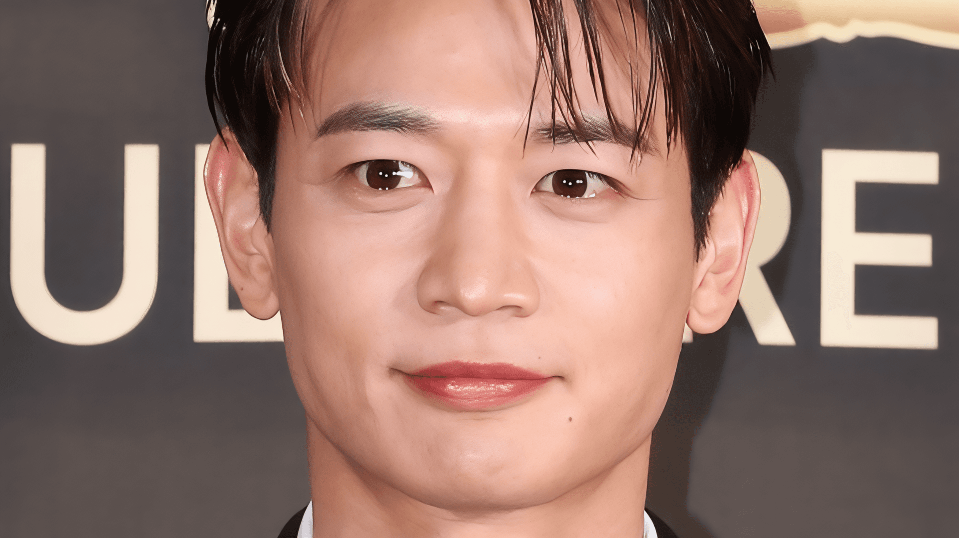 SHINee World VII E.S.S.A.Y: The 17th Anniversary Concerts Open with Jonghyun's Voice and New Music