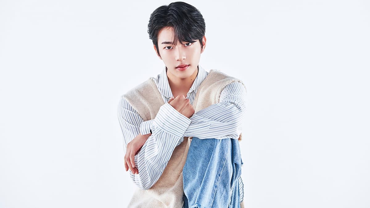 Lee Jinwoo in a promotional portrait released by Maroo Entertainment ahead of his lead role in KBS2's 'Simumyeon Yeonriri.'