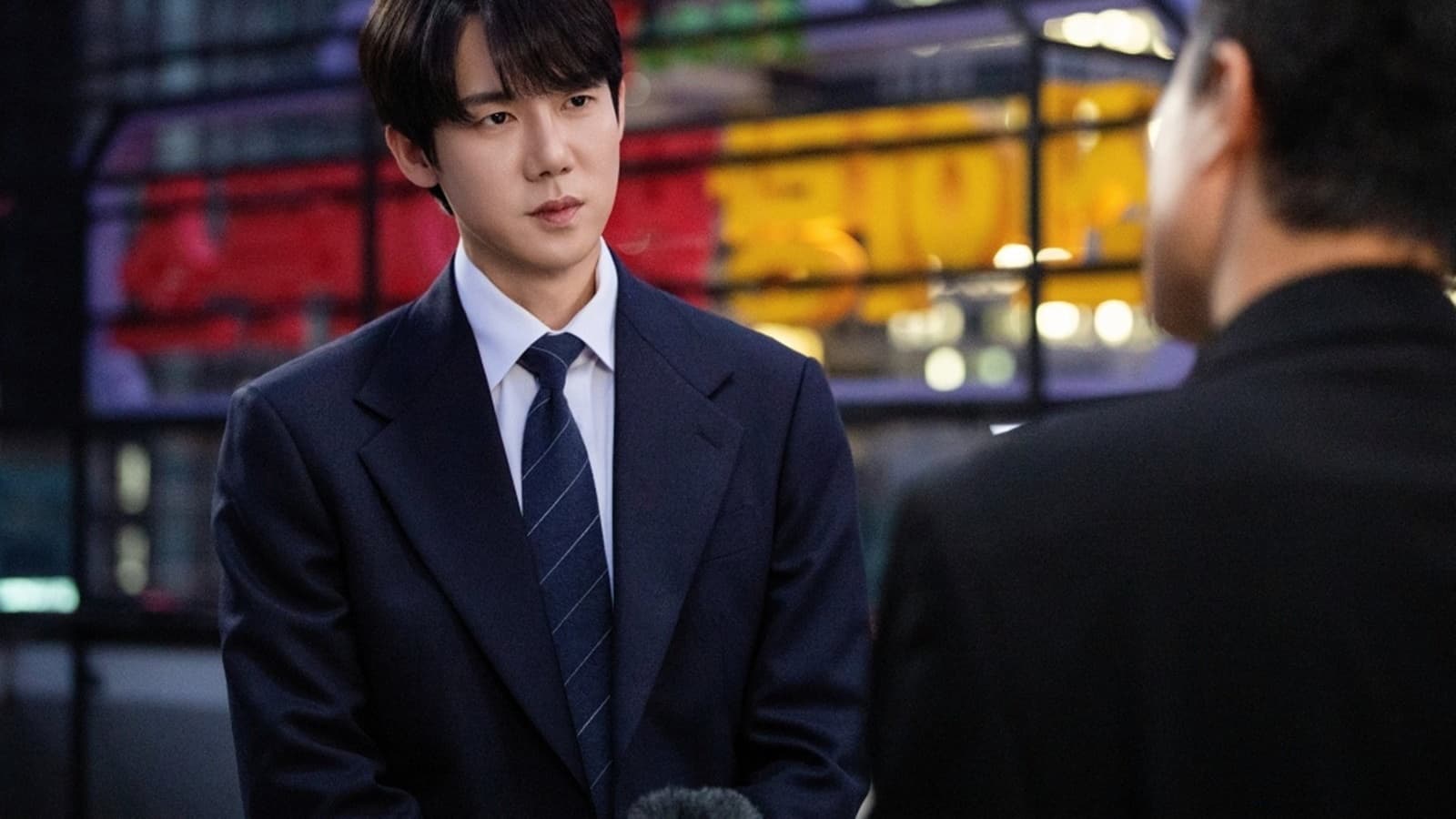 Yoo Yeon-seok nhảy Love Dive của IVE đỉnh cao trong cảnh phim bất ngờ nhất mùa
