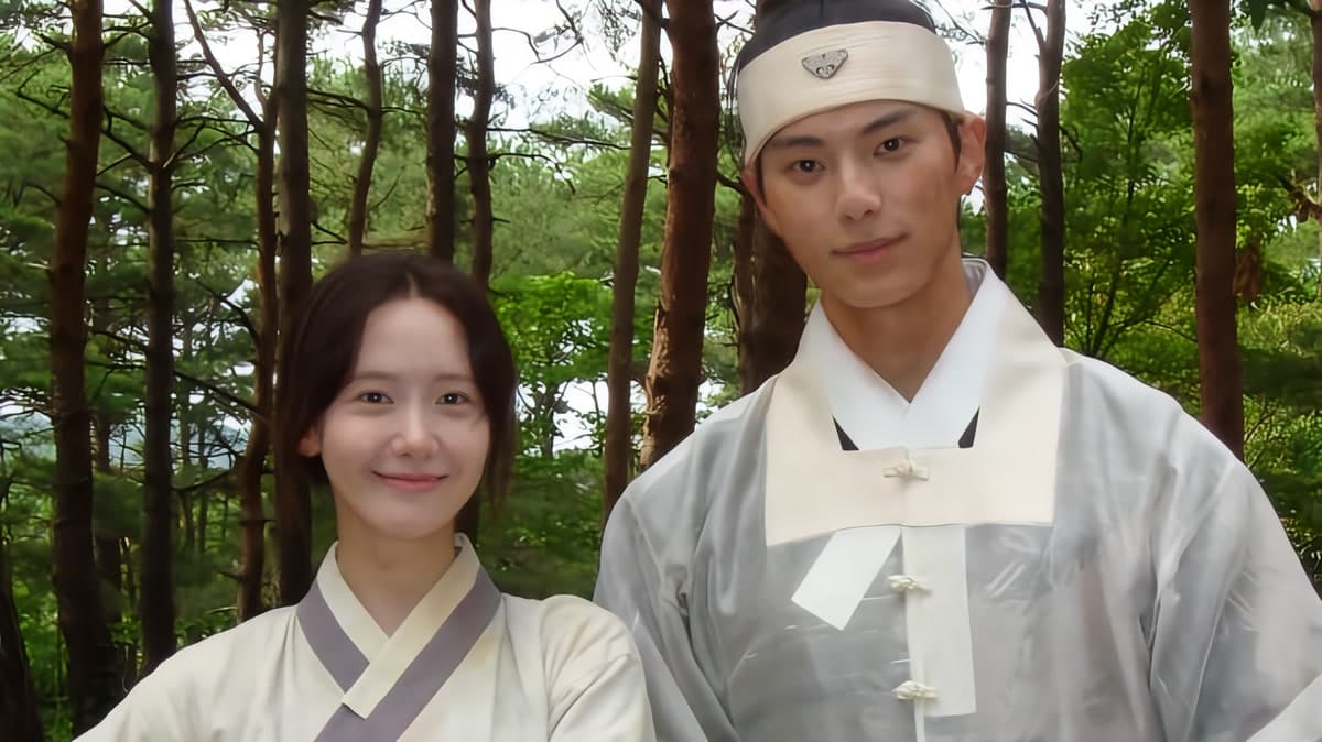 Im Yoon-ah and Lee Chae-min in traditional Joseon-era costumes on the set of tvN's Bon Appétit, Your Majesty, the breakout hit drama of 2025