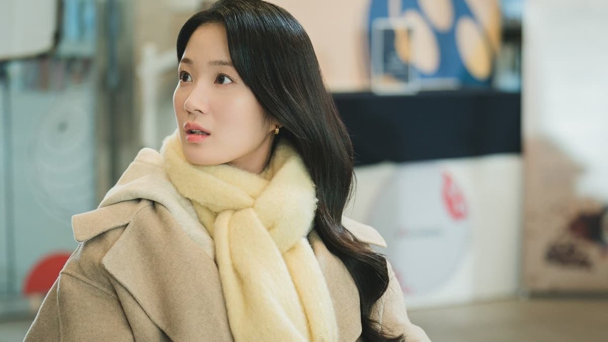 Kim Hye-yoon as Im Sol in Lovely Runner (tvN, 2024), a drama that returned to Tving's top 5 two years after its finale