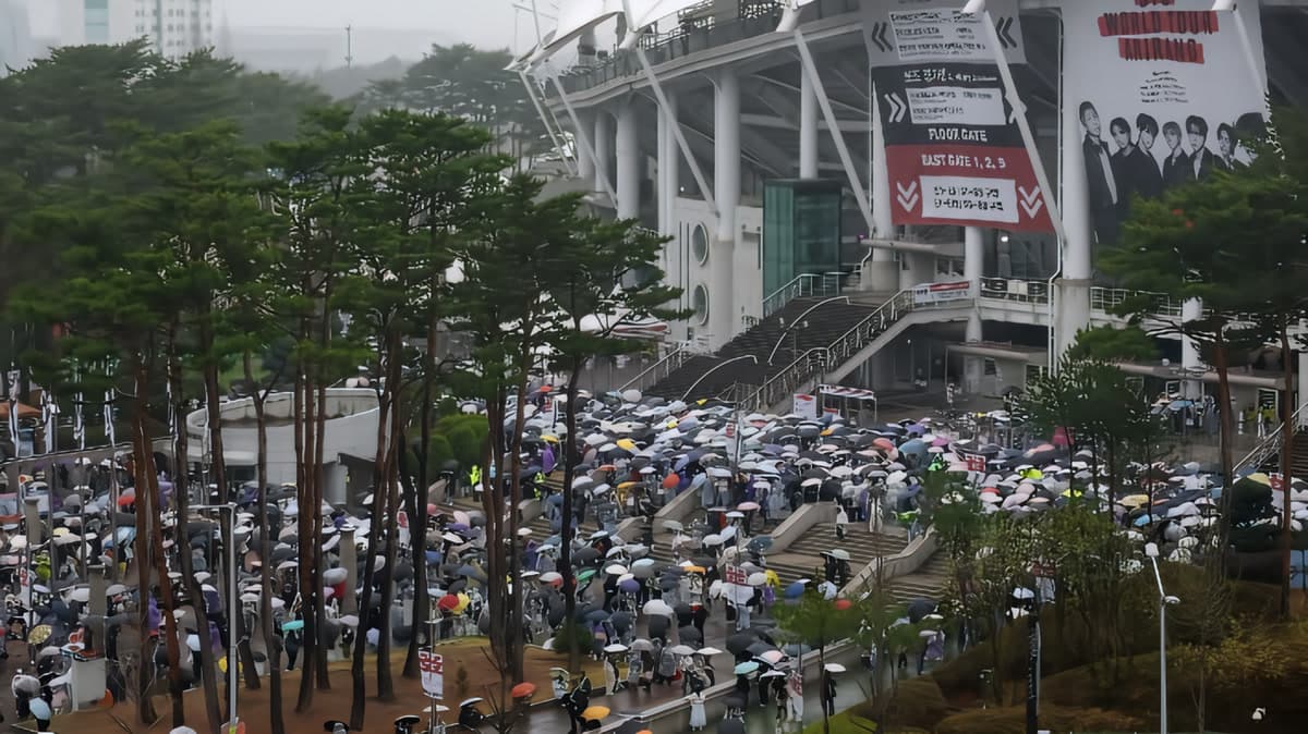 BTS fans at the Tokyo Dome world tour comeback, April 2026