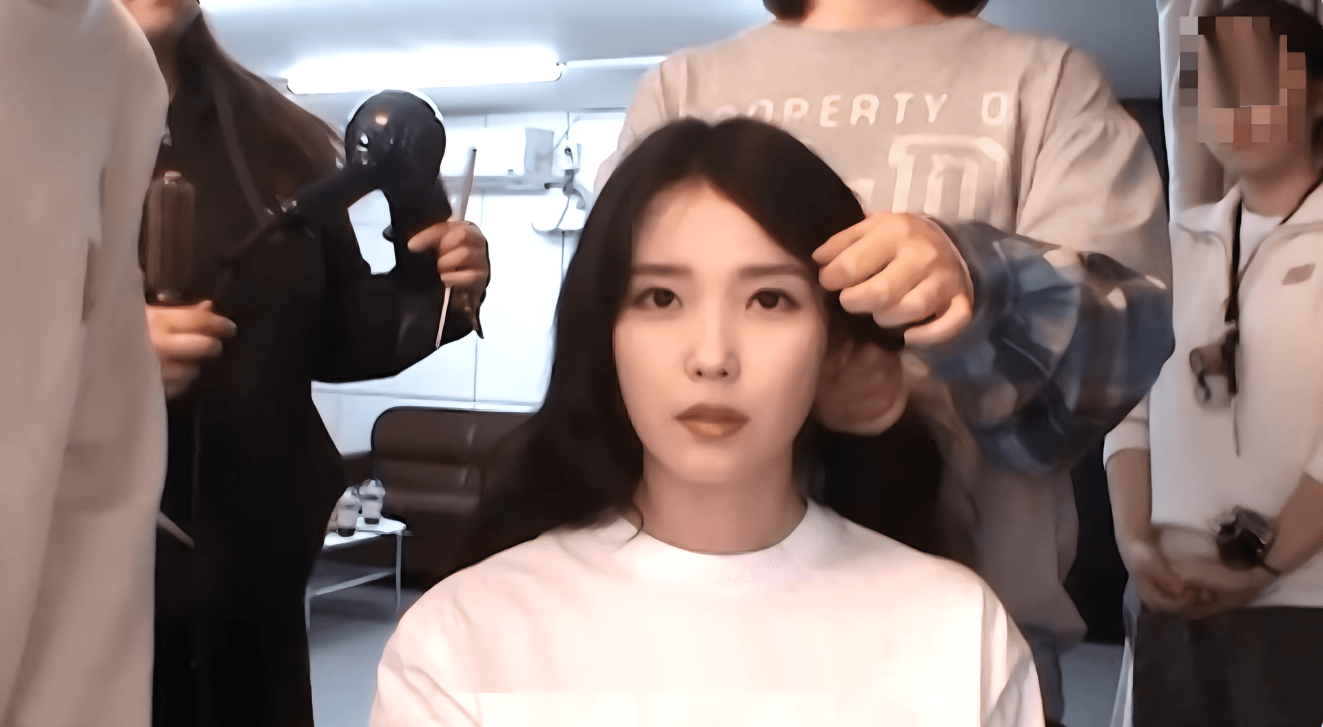 Tại sao video April Fools của IU lại khiến mọi fan bật khóc