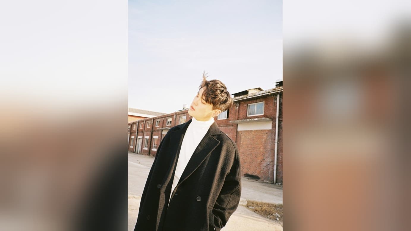 Dean, the Korean R&B singer-songwriter known for tracks including 'D (Half Moon)' and 'instagram'