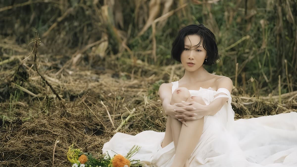 Hwasa sorprende con su regreso 'So Cute' inspirado en Audrey Hepburn