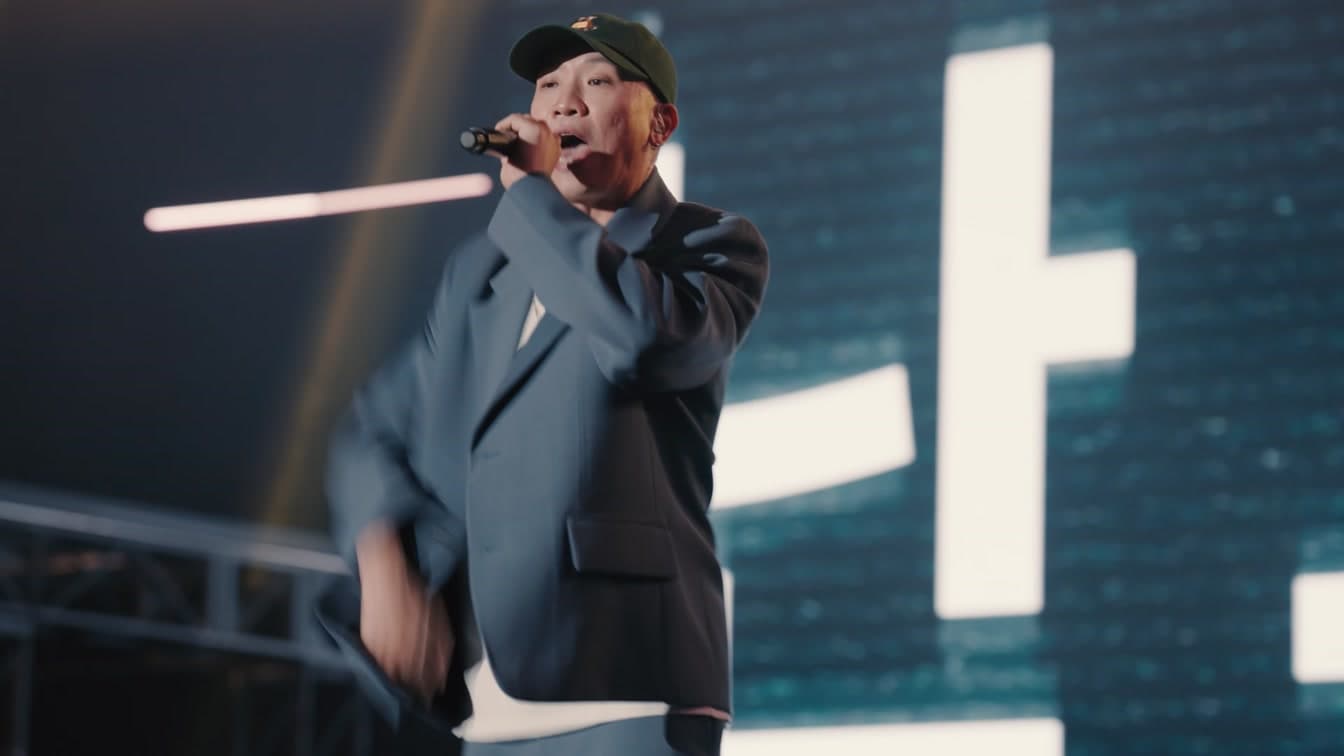 Dynamic Duo performing live on stage — the duo has donated concert proceeds to hearing-impaired children for 13 consecutive years