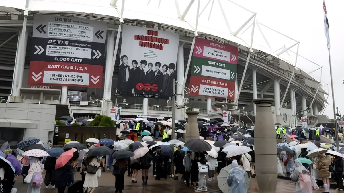 Fans arrive at Goyang Stadium for the opening night of BTS WORLD TOUR ARIRANG in April 2026