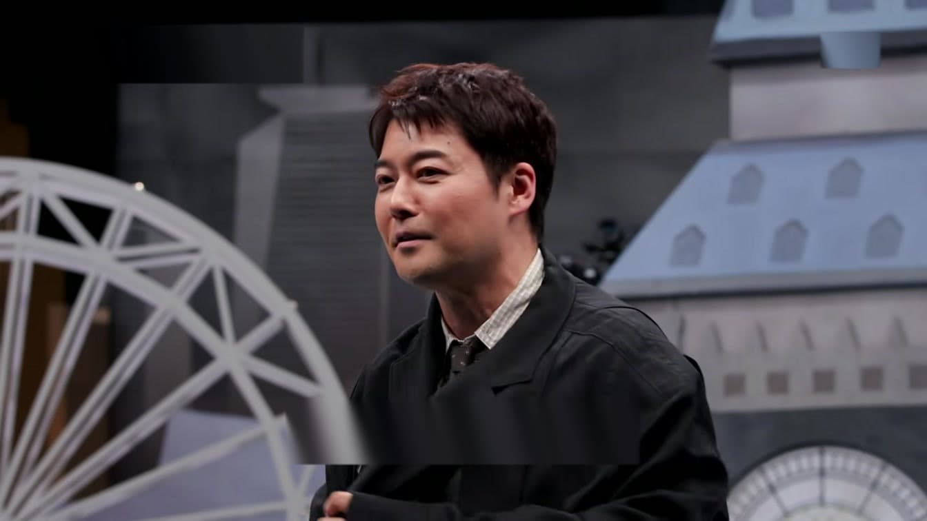 Jeon Hyun-moo in BTS stage costumes performing SWIM on JTBC's Talkpawon 25