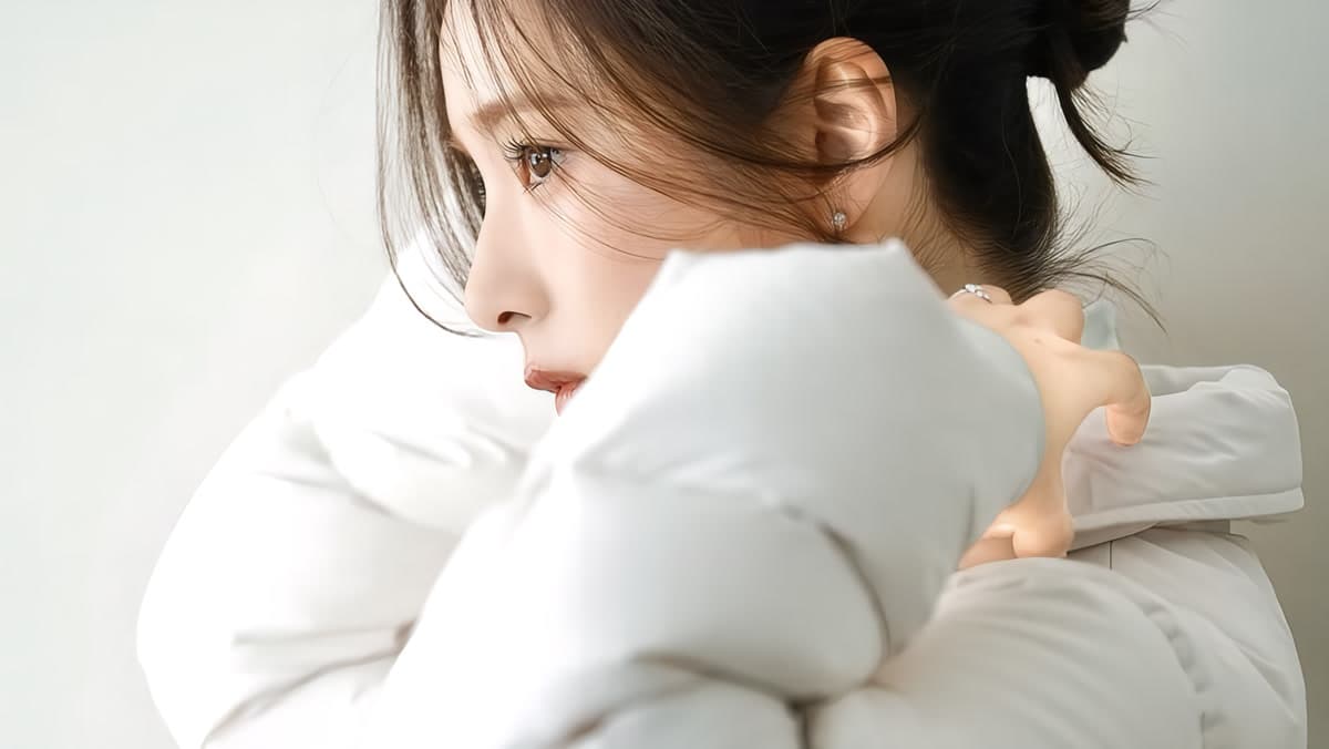 Shin Se-kyung for the SIE 2026 spring-summer campaign, photographed against a minimal studio background