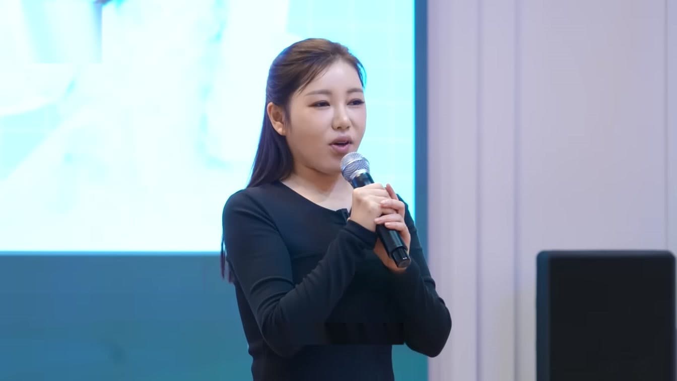 Song Ga-in recaudó 11 veces su meta en un bazar benéfico — y donó cada centavo