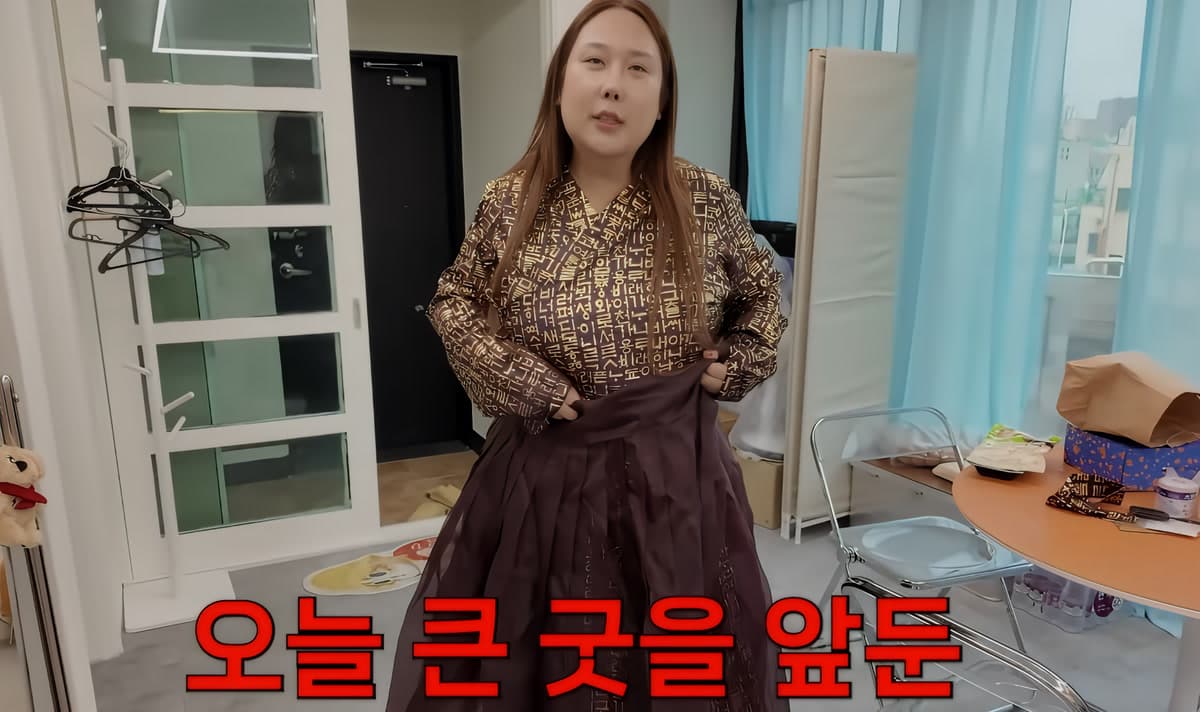Korean TV personality Poongja showcasing her transformed look following a 32kg weight loss journey