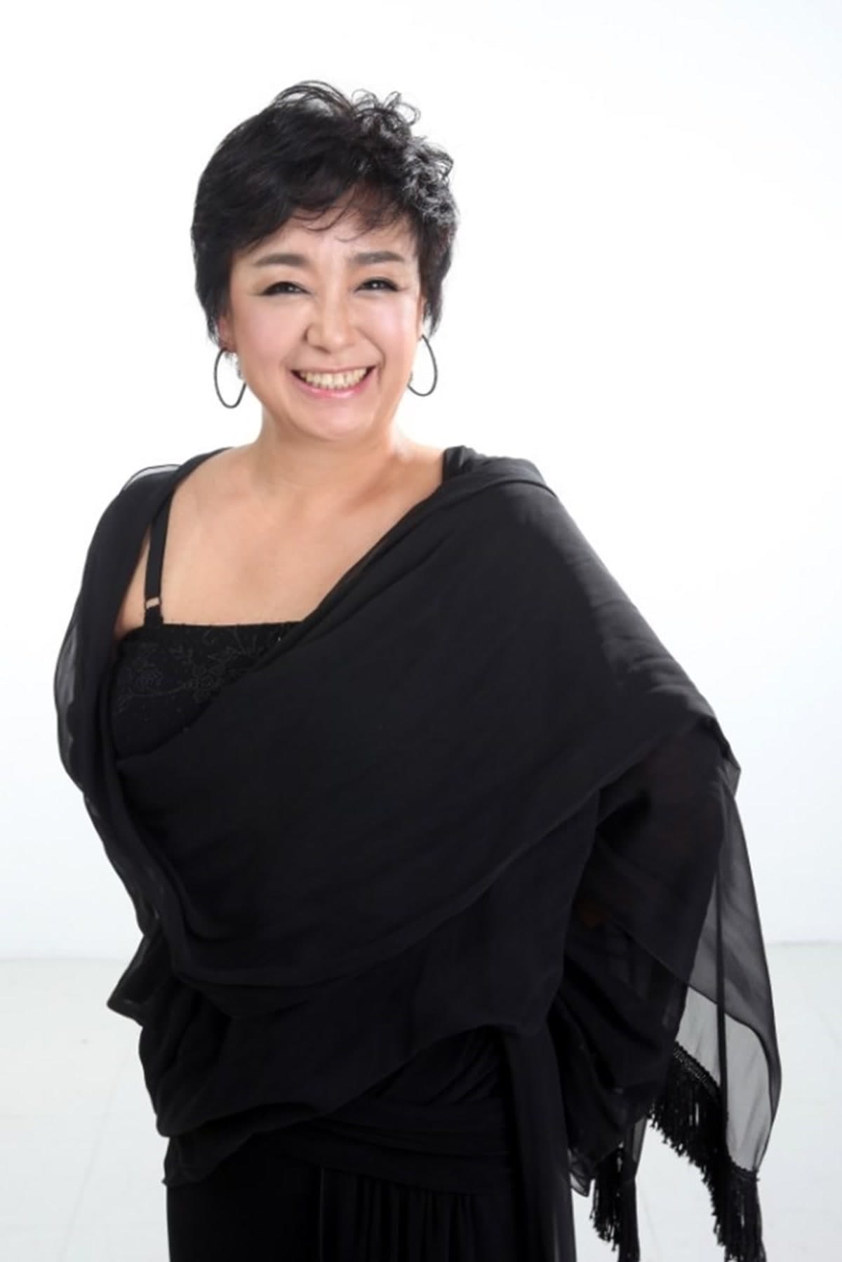 Hye Eun-yi is preparing a new Summer Party stage in her 51st debut year while sharing a warmer personal story on TV Chosun.