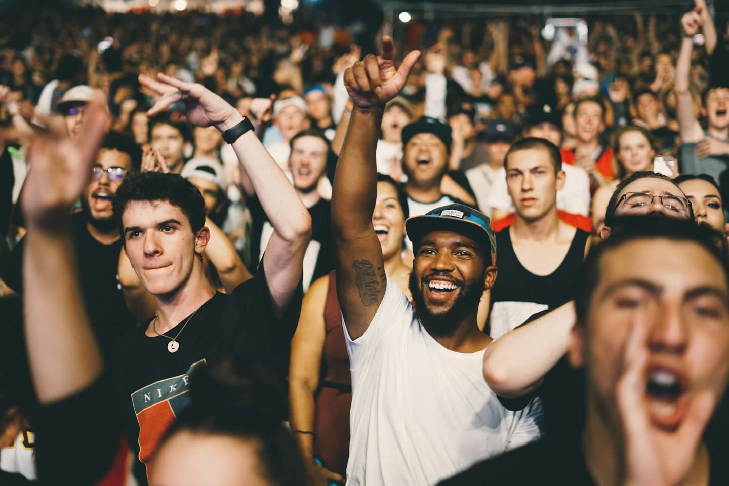 A packed concert crowd reflects the fan demand behind Lee Seung Gi selling out his 2026 Seoul concert dates. Photo: Unsplash