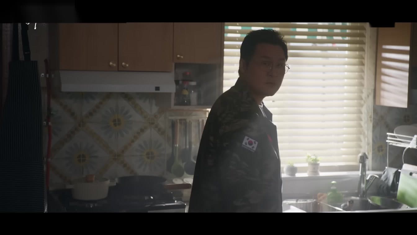 Yoon Gyoung-ho as Park Jin-cheol in SBS drama Chief Kim — YouTube: SBS Drama
