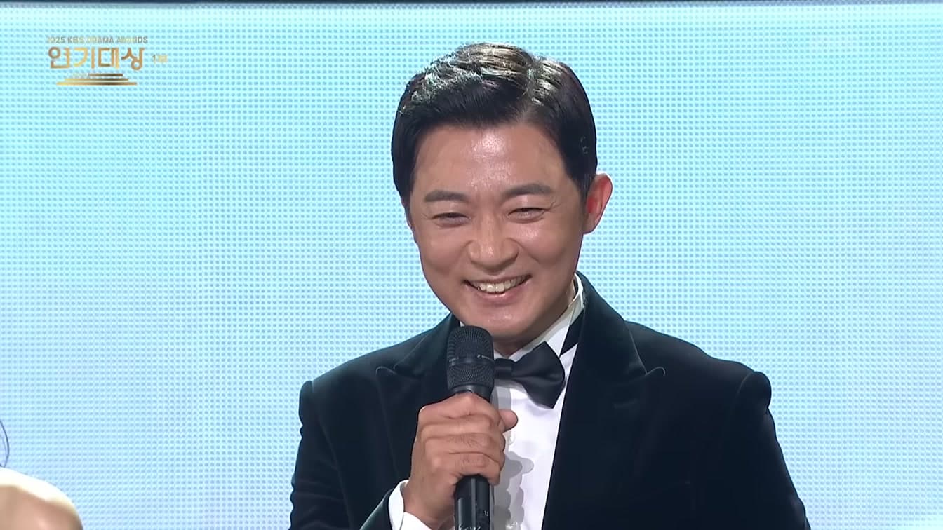 31 Años para Ganar el Mejor Actor. Ahn Jae-wook lo Pagó con sus Ahorros.