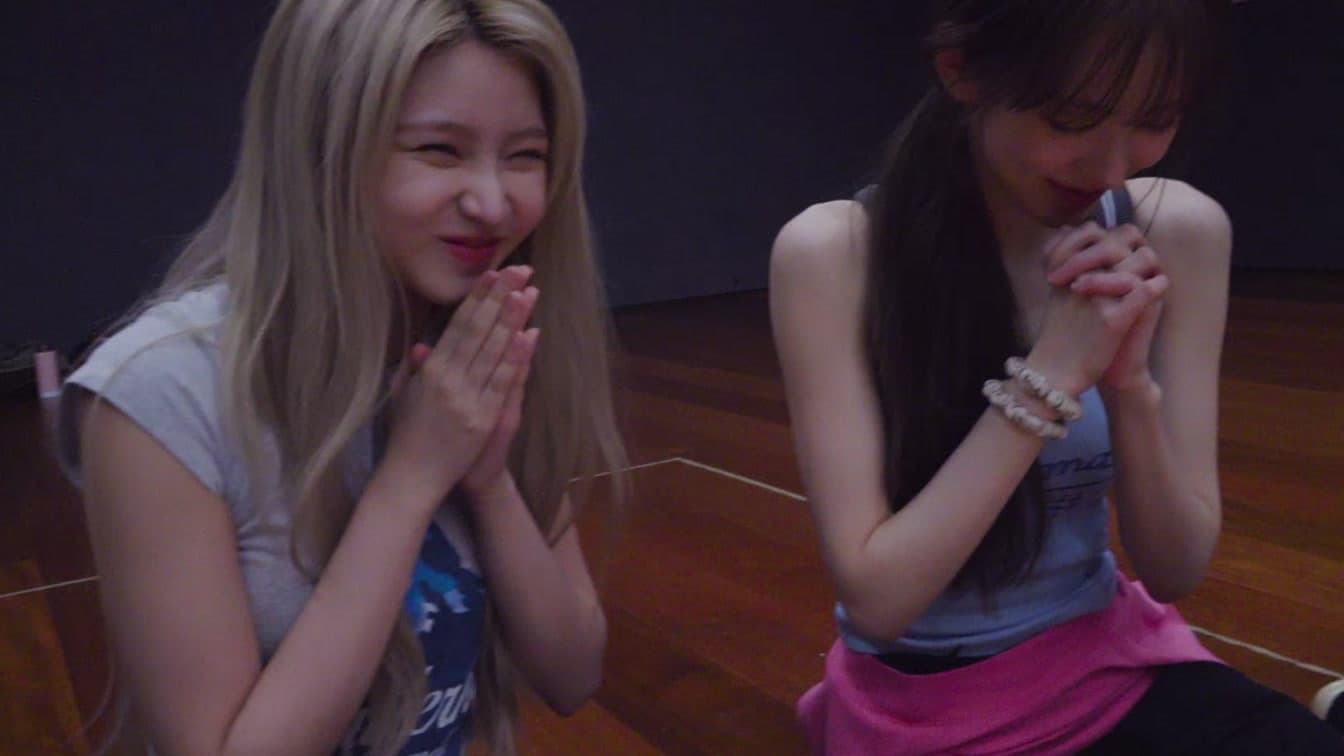 KiiiKiii members share a laugh behind the scenes of the '404 (New Era)' MV — YouTube: STARSHIP and KiiiKiii