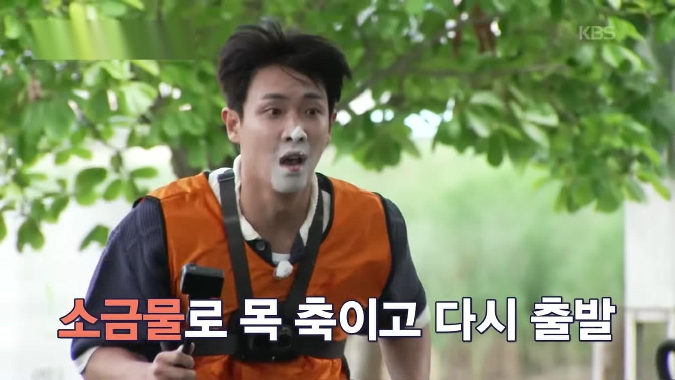 Lee Joon in a quiz segment during 1 Night 2 Days Season 4 — YouTube: KBS