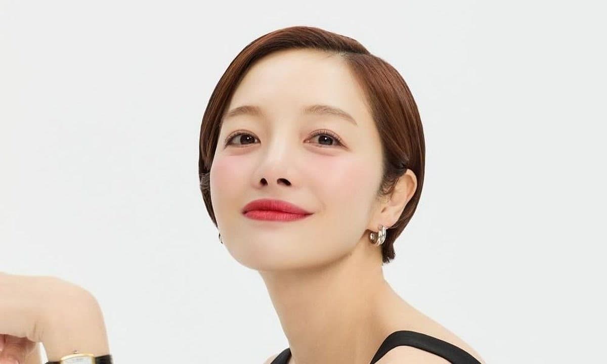 ทริปคาเฟ่สุนัขของ Hwang Bo Ra กลายเป็นเหตุระทึกเรื่องภูมิแพ้