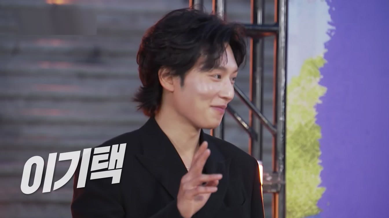 A cast member throws himself into an outdoor mission on 1 Night 2 Days Season 4 — YouTube: KBS WORLD TV