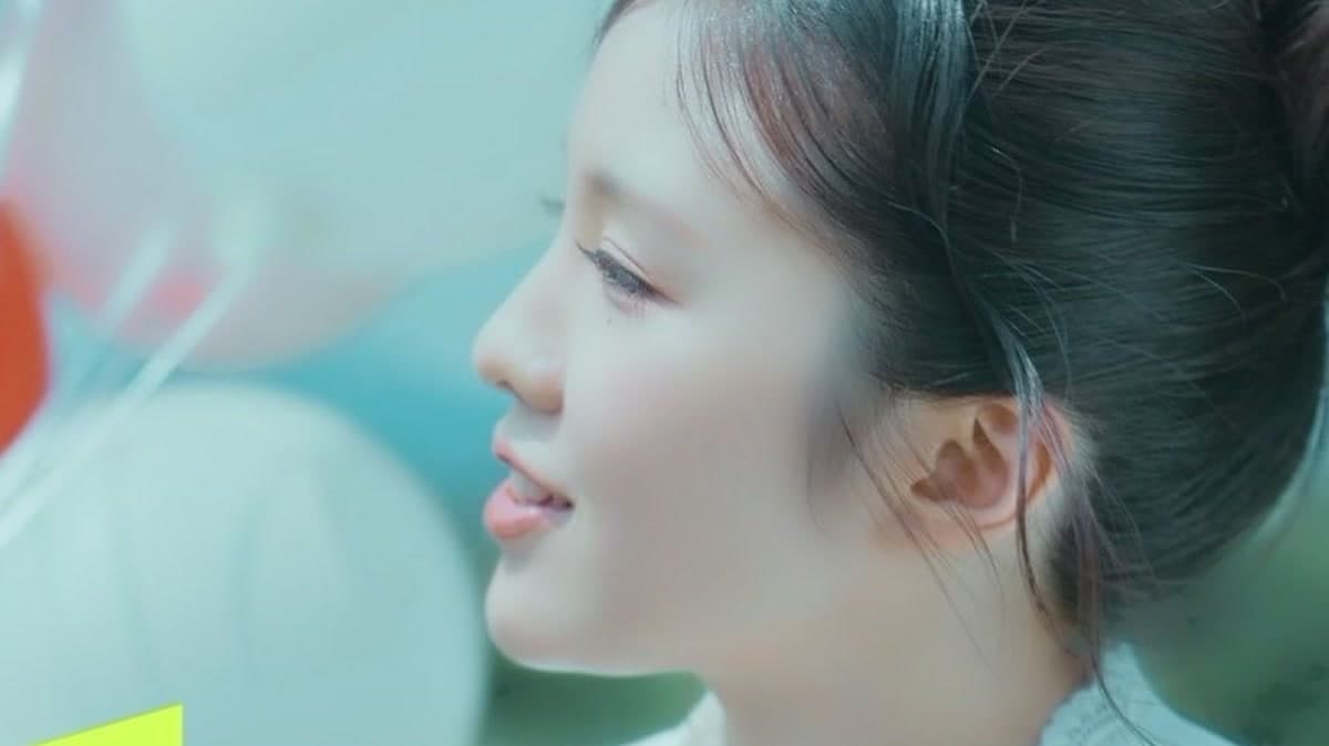 CHEON JI WON Menetapkan Suasana bagi In Between Days