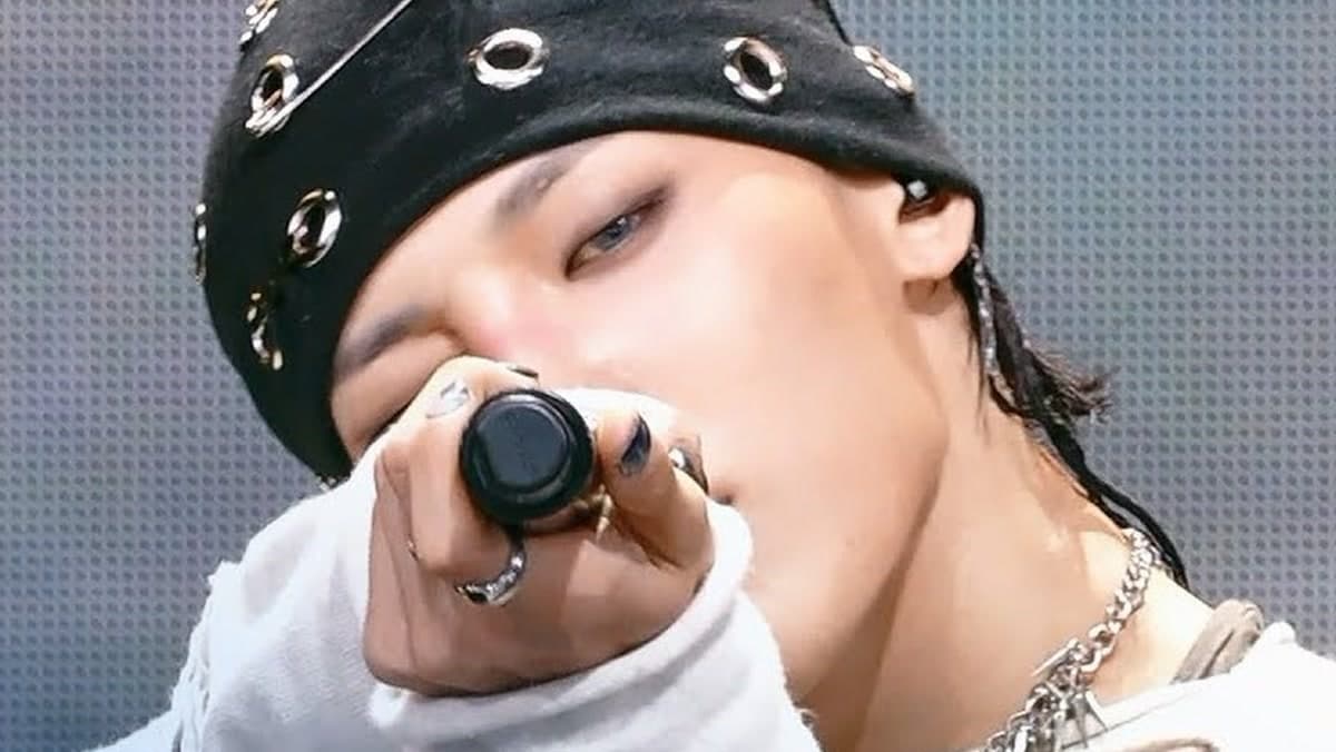 TNX làm mới Die Another Day trên sân khấu Music Bank