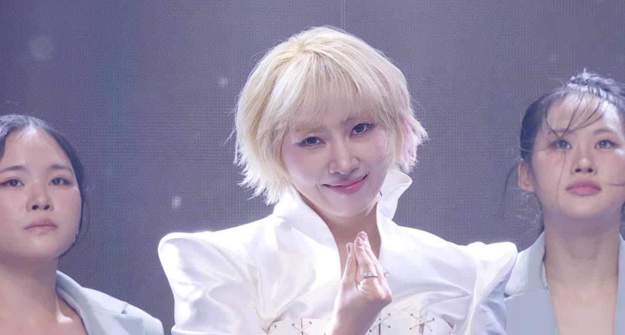 MINZY's Calling Stage Opens a New Solo Chapter
