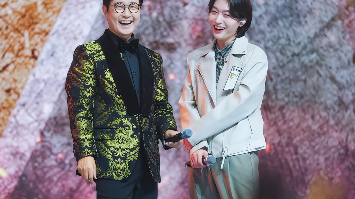 Performers on stage during TV Chosun's trot competition show 금타는 금요일, which reached 4.8% cable ratings at its peak