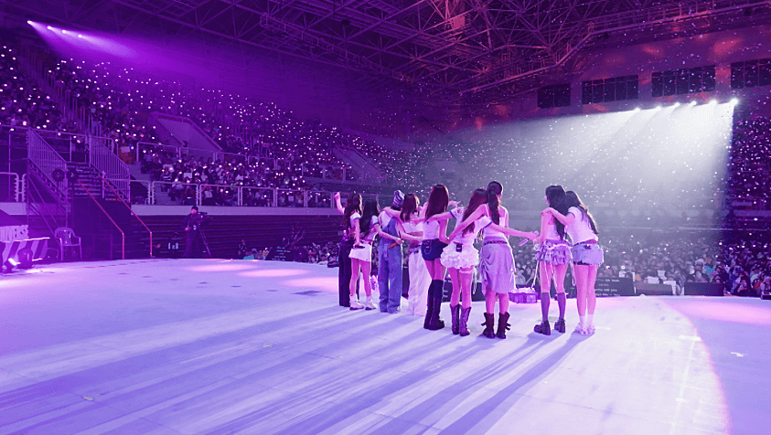 TWICE, 롤라팔루자 역사를 새로 쓰다: 21곡·드론 피날레·K팝의 새 장