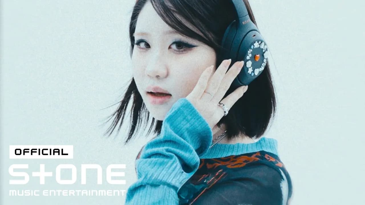 ROSESIA (로즈시아) in the CLICK! music video — YouTube: Stone Music Entertainment