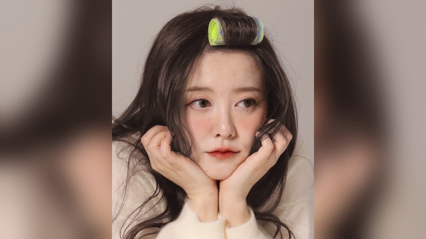 Ku Hye-sun Bawa Penggulung Rambut Berpaten ke Duty-Free