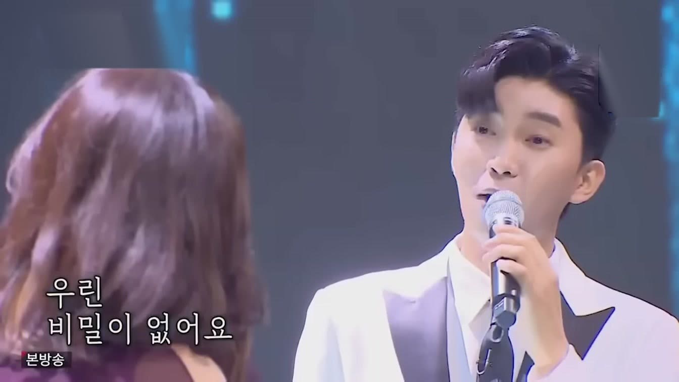 Hong Ji-min performing on stage in a musical. Photo: YouTube