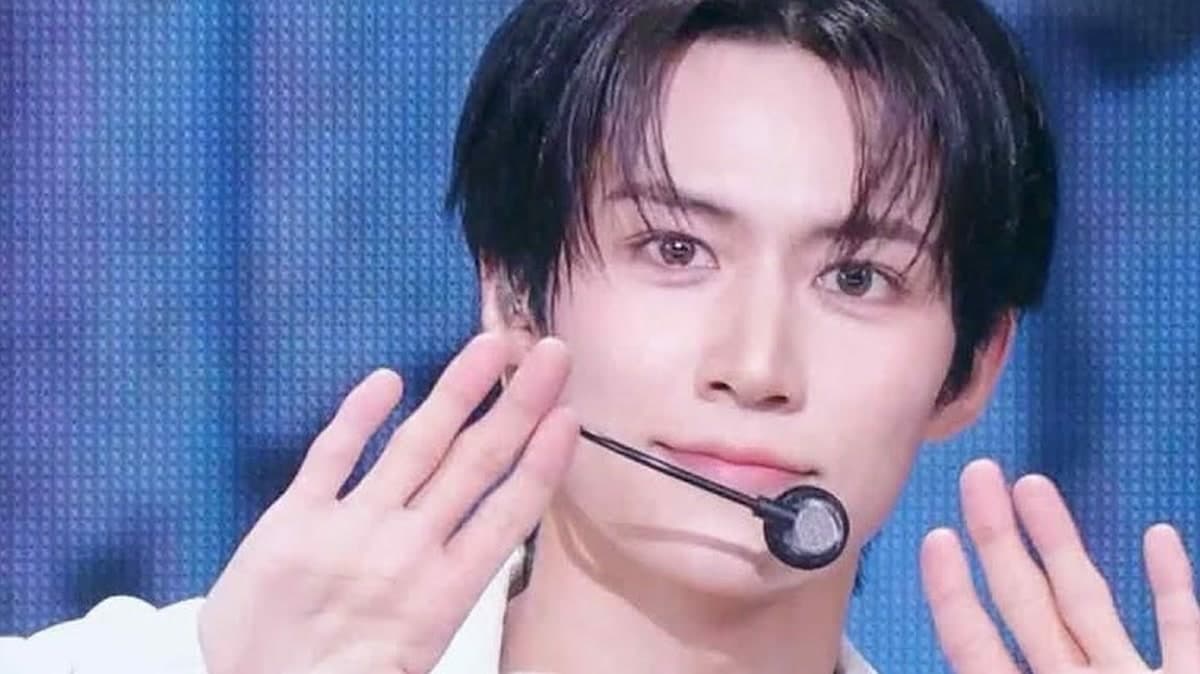 LUN8 impulsa su presentación de SNEAKERS en Music Bank