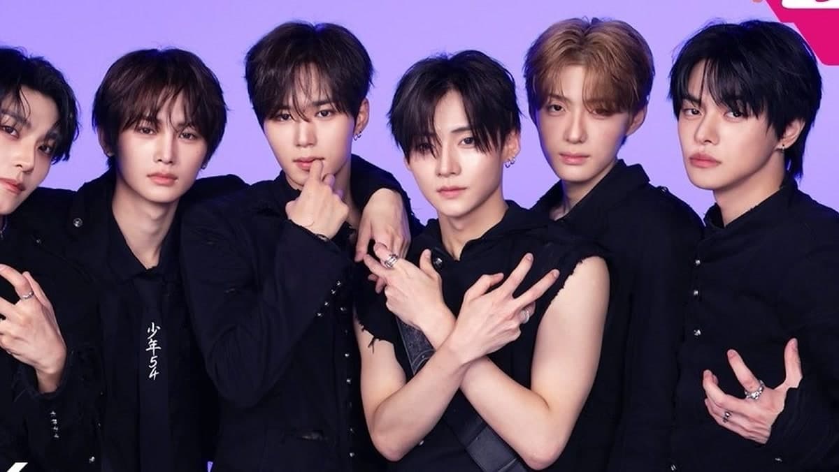 ALPHA DRIVE ONE performs BORN DIRE in M2's official relay dance. Photo: M2 - YouTube: Mnet M2